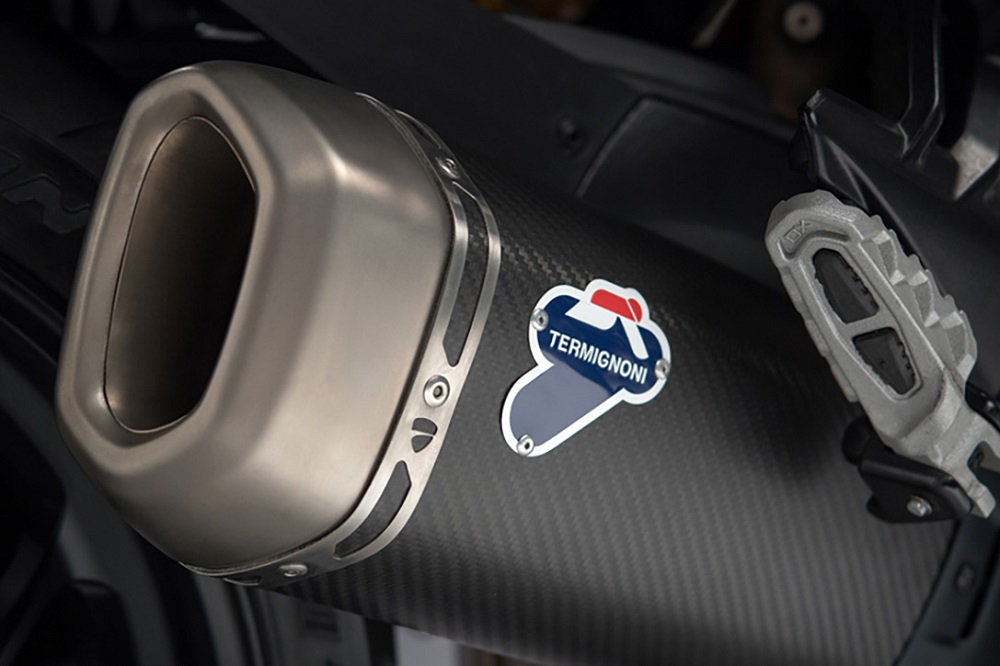 排氣管是由Ducati Performance認證的Termignoni排氣系統