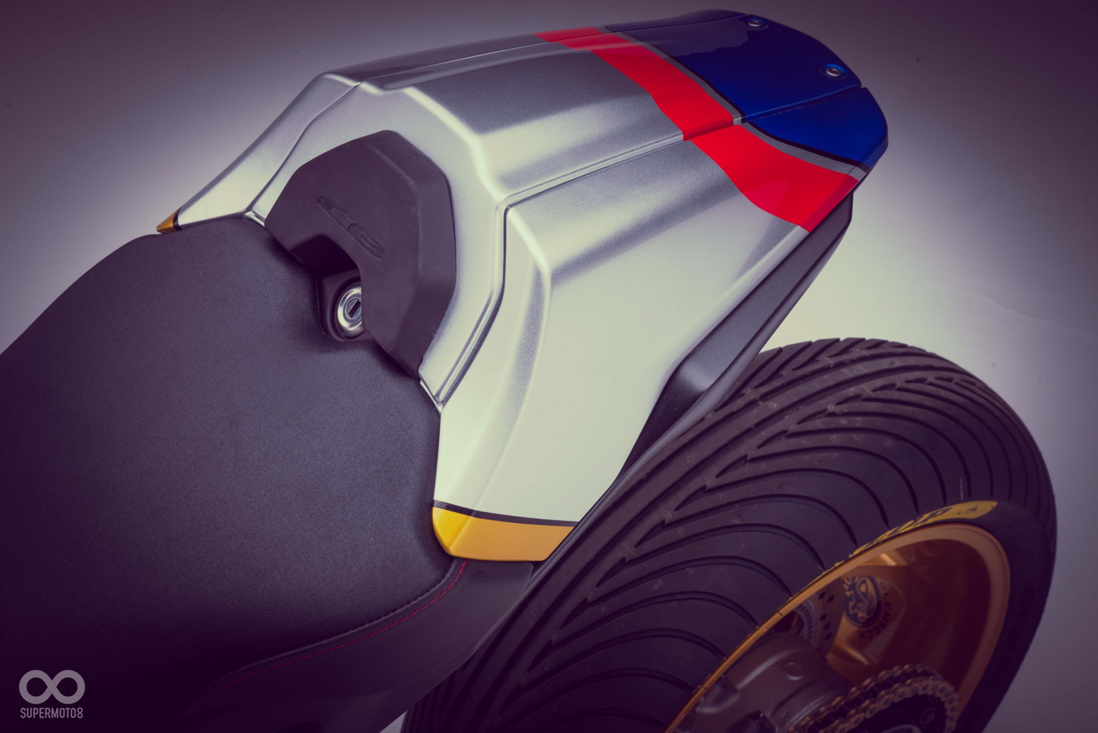 加長搖臂對於一般玩家來說較難取得，但是外觀上的仿製則是相對簡單許多