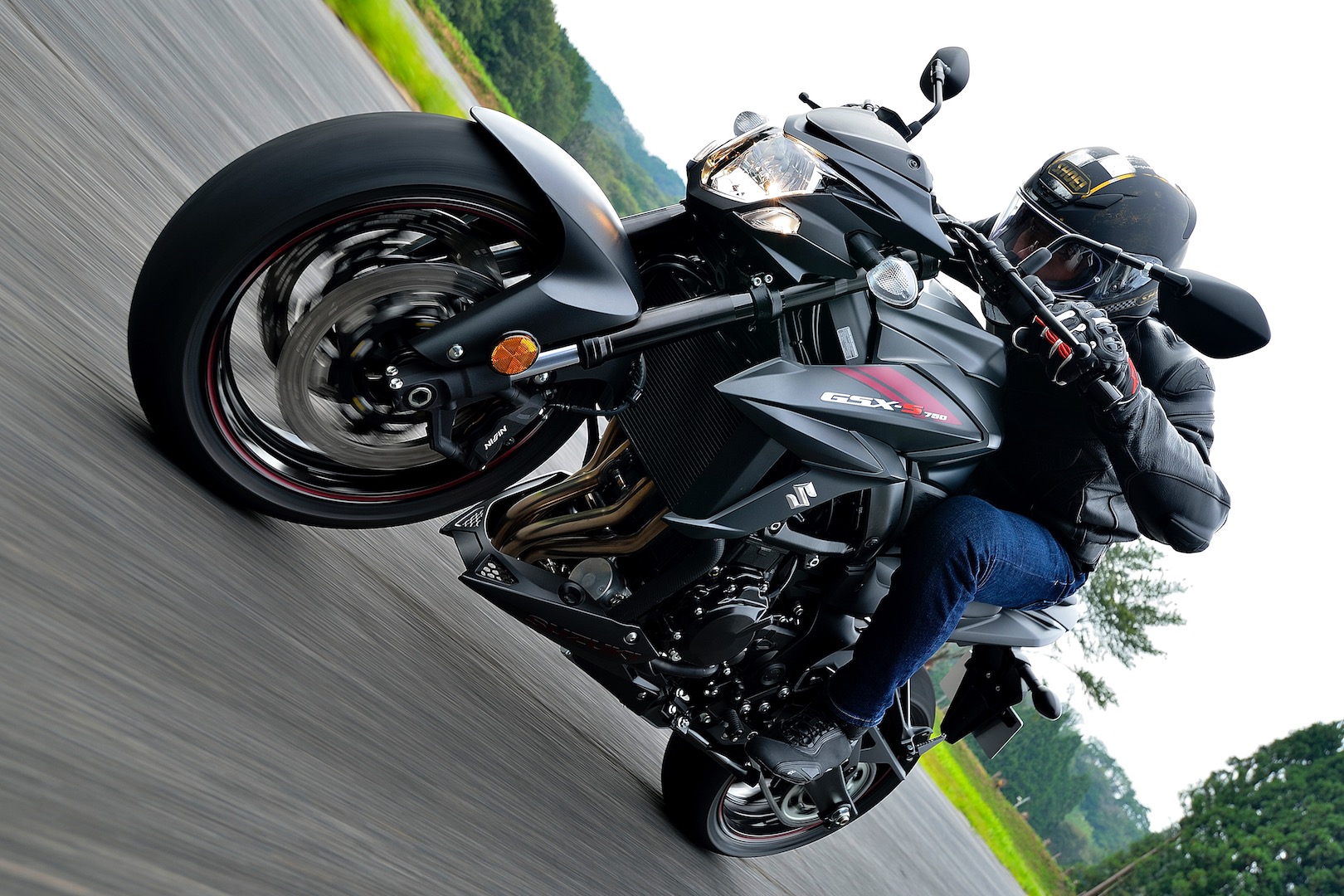 GSX-S750Z的引擎是由2005年GSX-R750修改而來，雖然這具引擎出道已久，卻也代表引擎擁有高度的可靠性