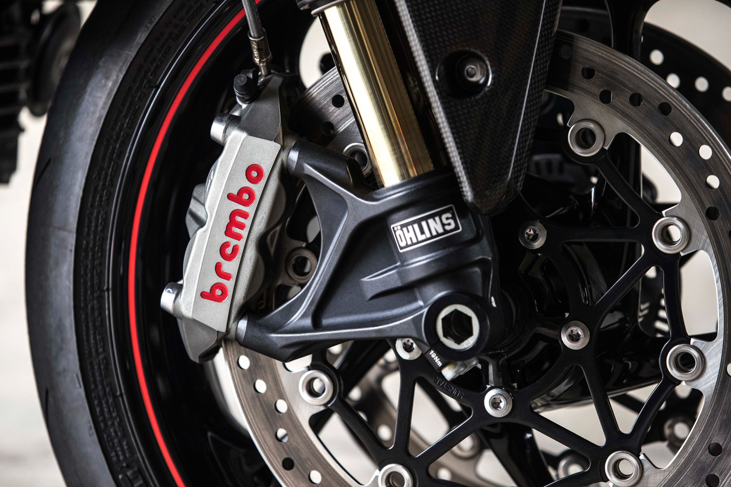不管是S、RS版本，皆搭載Brembo M4.34輻射卡鉗。