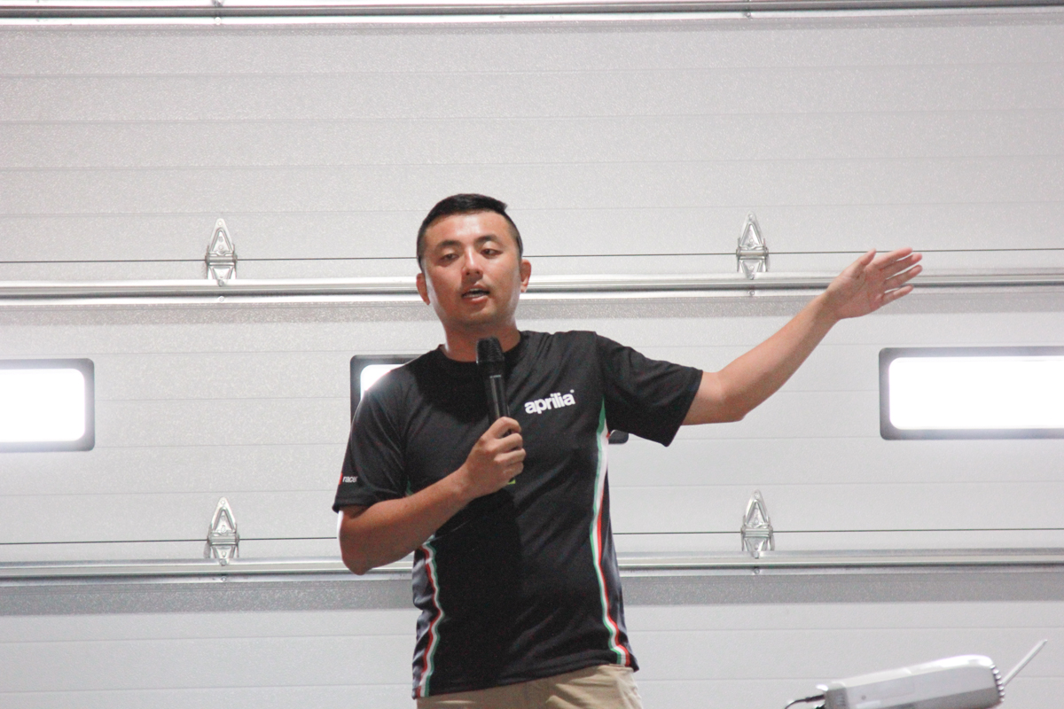 「加菲貓」陳琮閔為車手講解賽道安全守則，近年加菲貓也為台灣國內賽車運動貢獻良多。