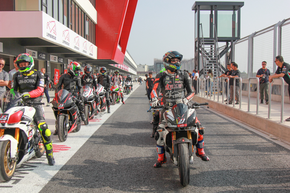 蓄勢待發的車手們！