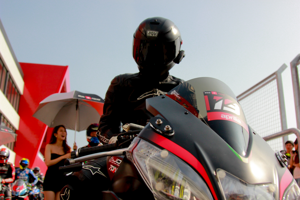 也是有人貫徹「車手是孤獨的」奧義。