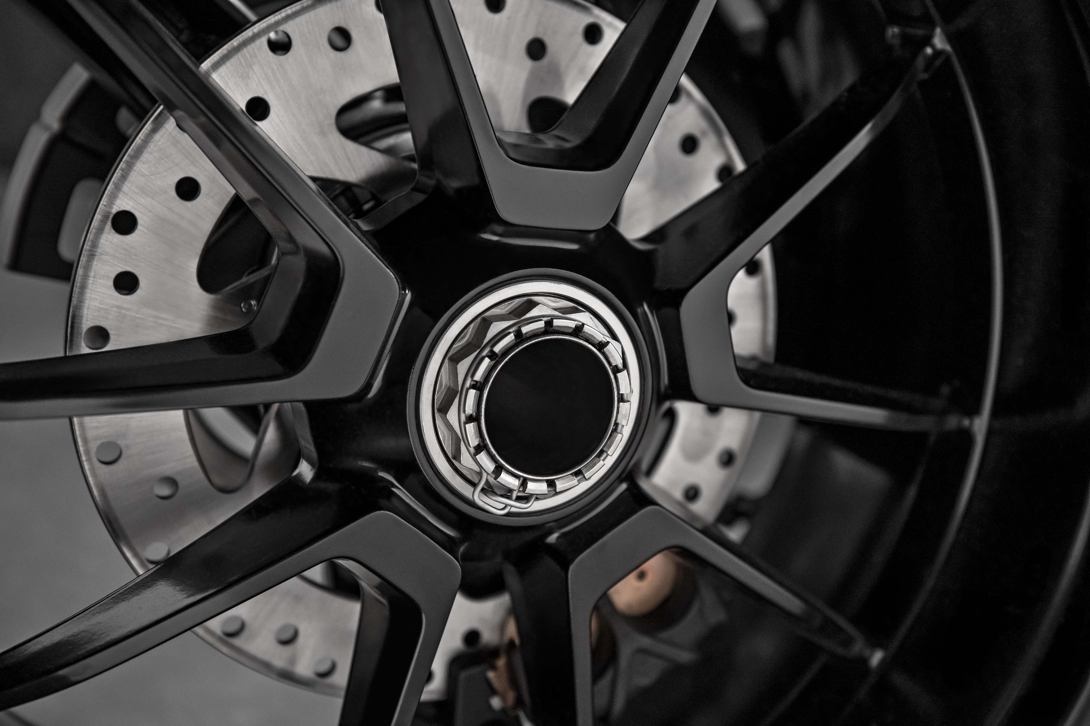 特殊加工的輪框,單搖臂的設計讓輪框可以完美示眾。