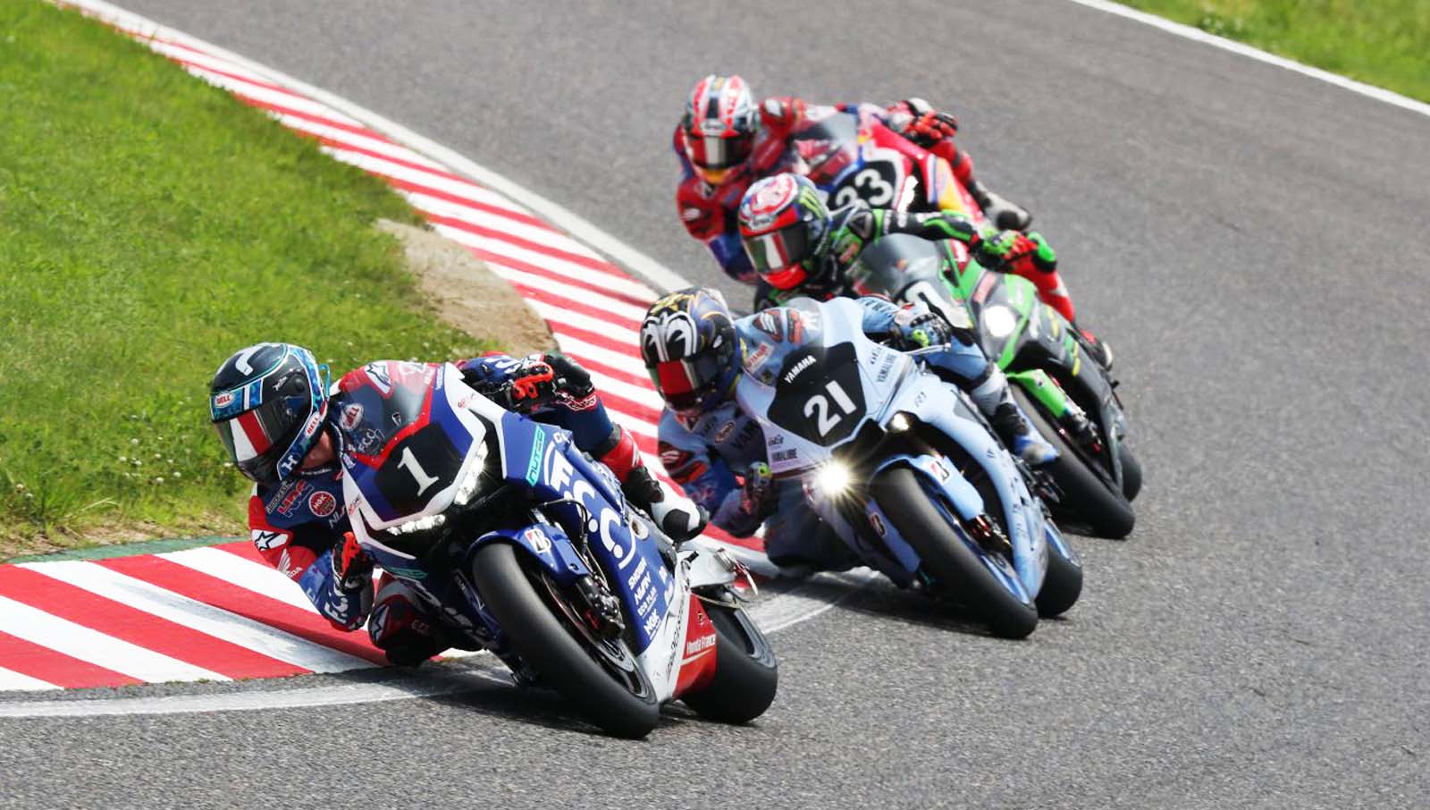 YAMAHA、HONDA、KAWASAKI三方車廠輪流領頭，戰況一度陷入膠著