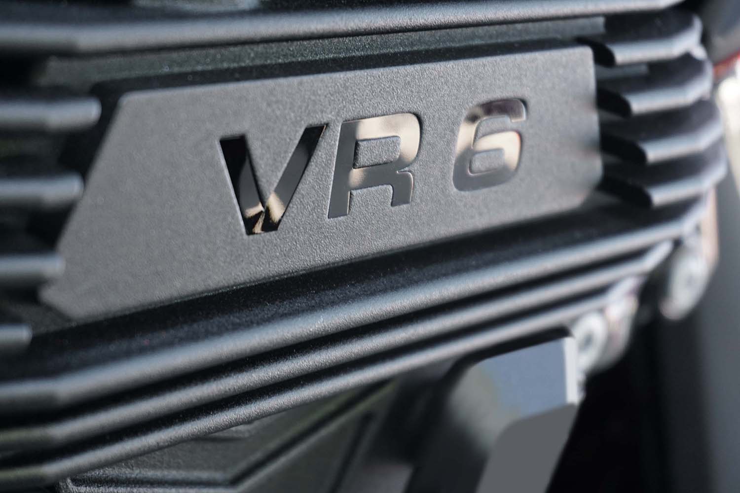 採用相當窄的15度V型設計，讓Horex的VR系列引擎在外觀看來與直列汽缸非常相似