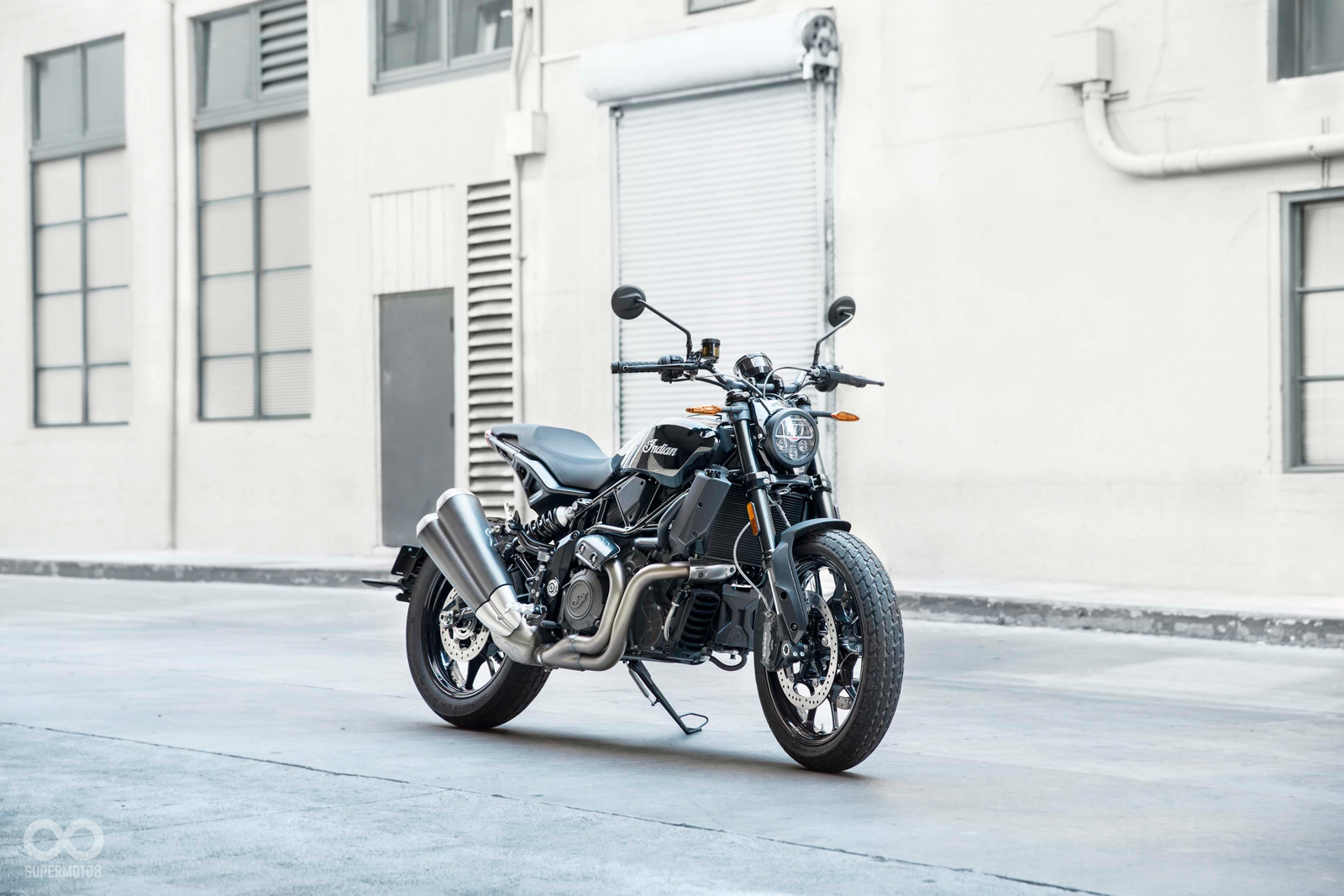 FTR1200僅有單一黑色販售