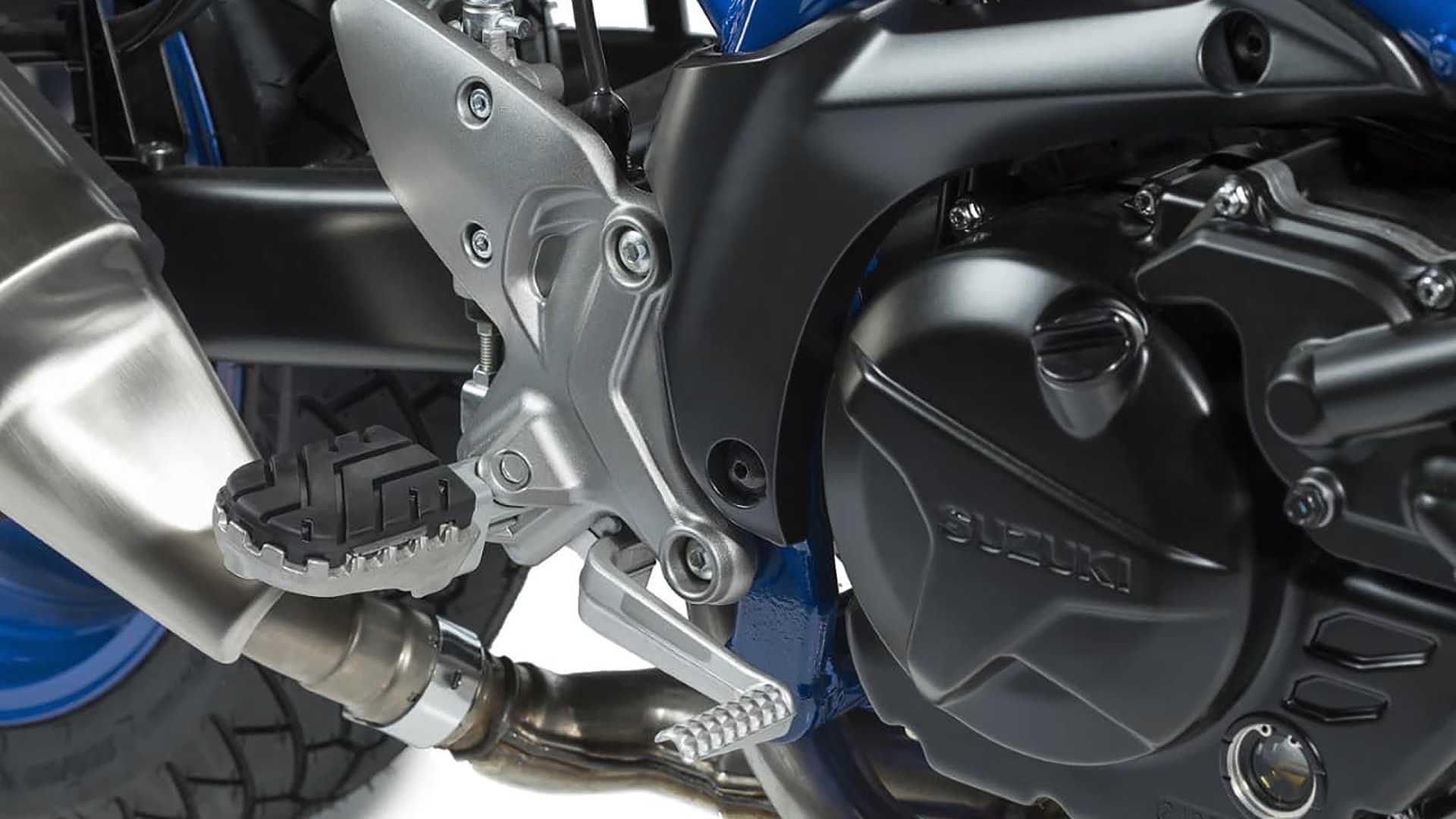 腳踏也換成更適合越野的鋸齒腳踏