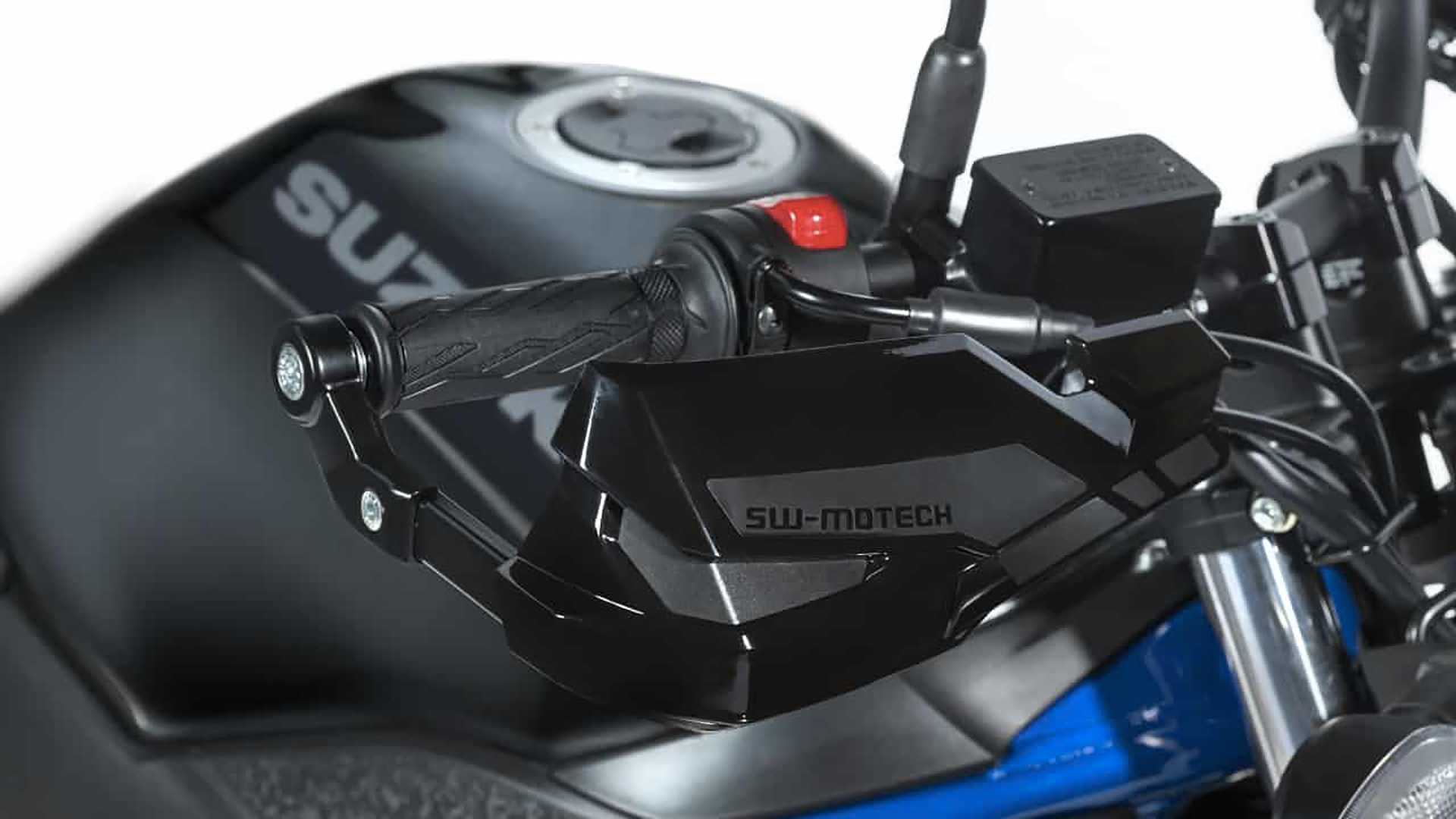 為了營造越野的氛圍，加入了握把護弓