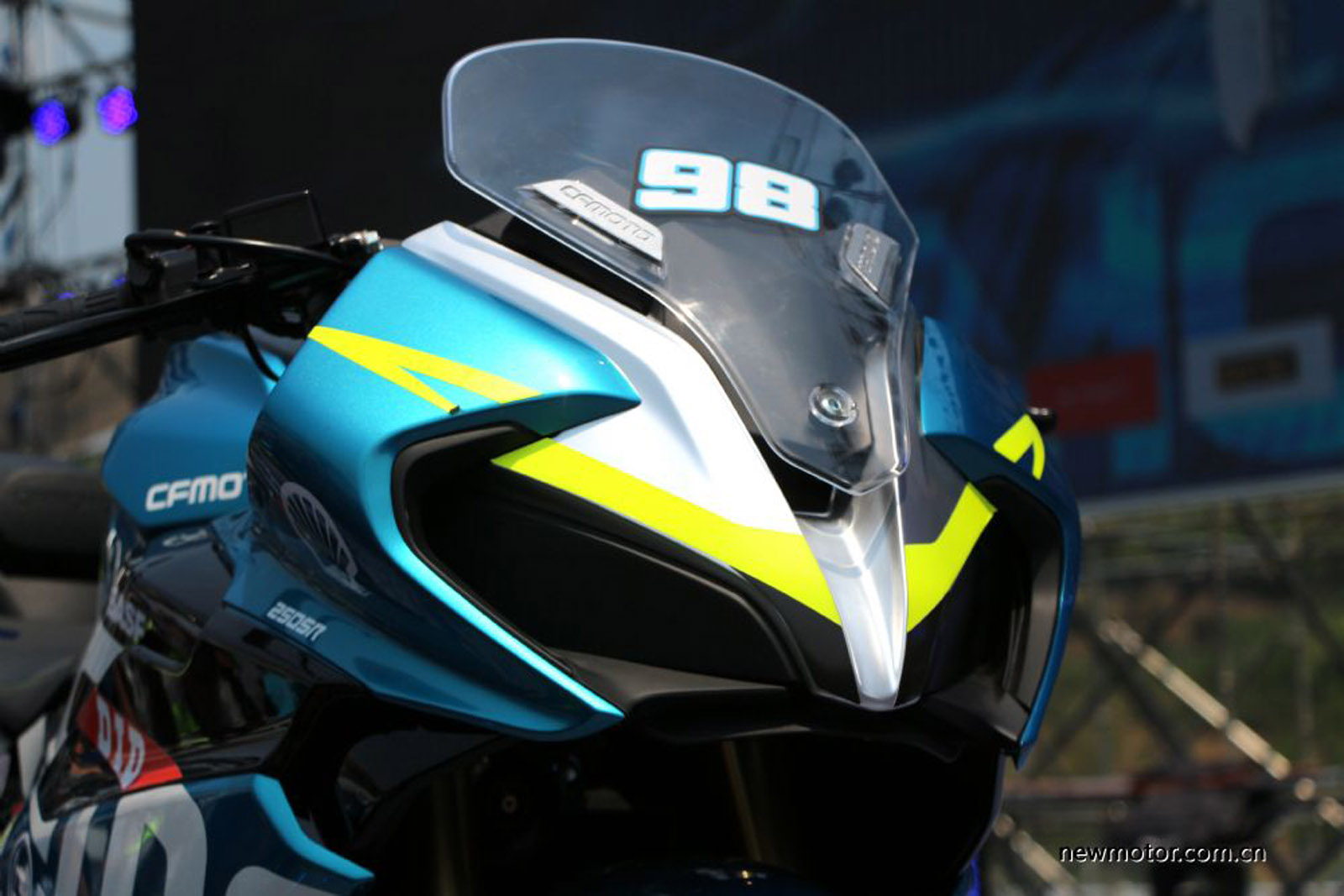 殺氣騰騰的車頭與SUZUKI GSX-R家族以及HONDA剛發表的CBR650R有幾分相似