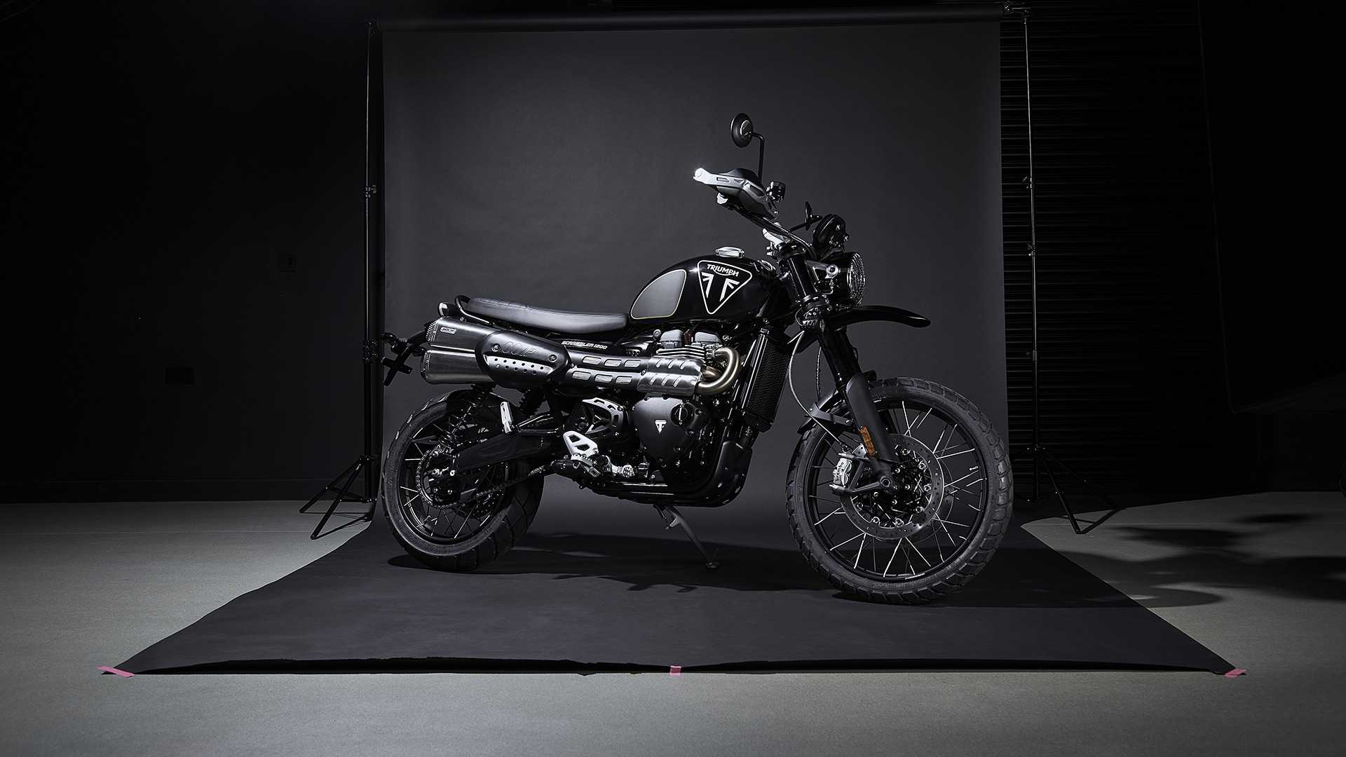 不只007要有替身，身為坐騎的TRIUMPH Scrambler 1200當然也要由替身上陣！