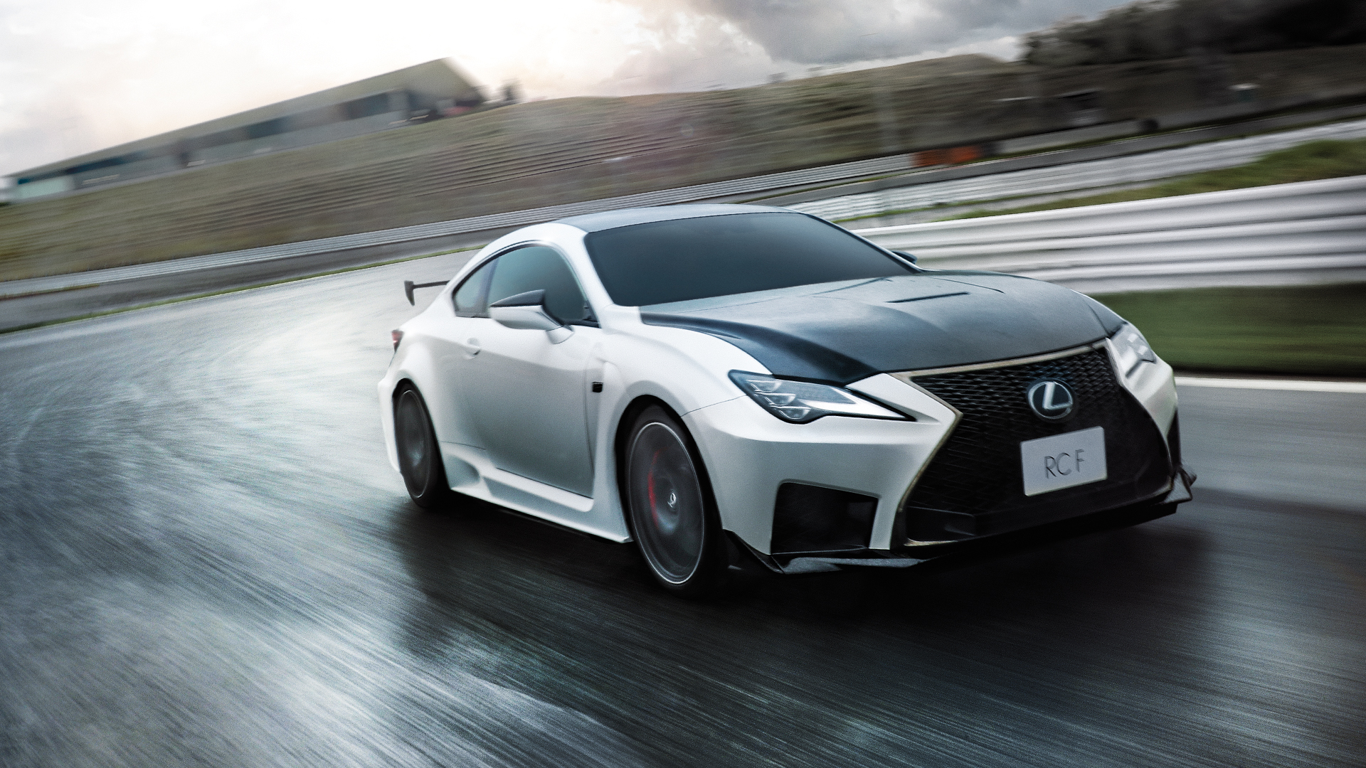 這顆5.0L的氫氣V8引擎是從LEXUS RC F身上改造而來,性能表現更是直逼RC F Track Edition