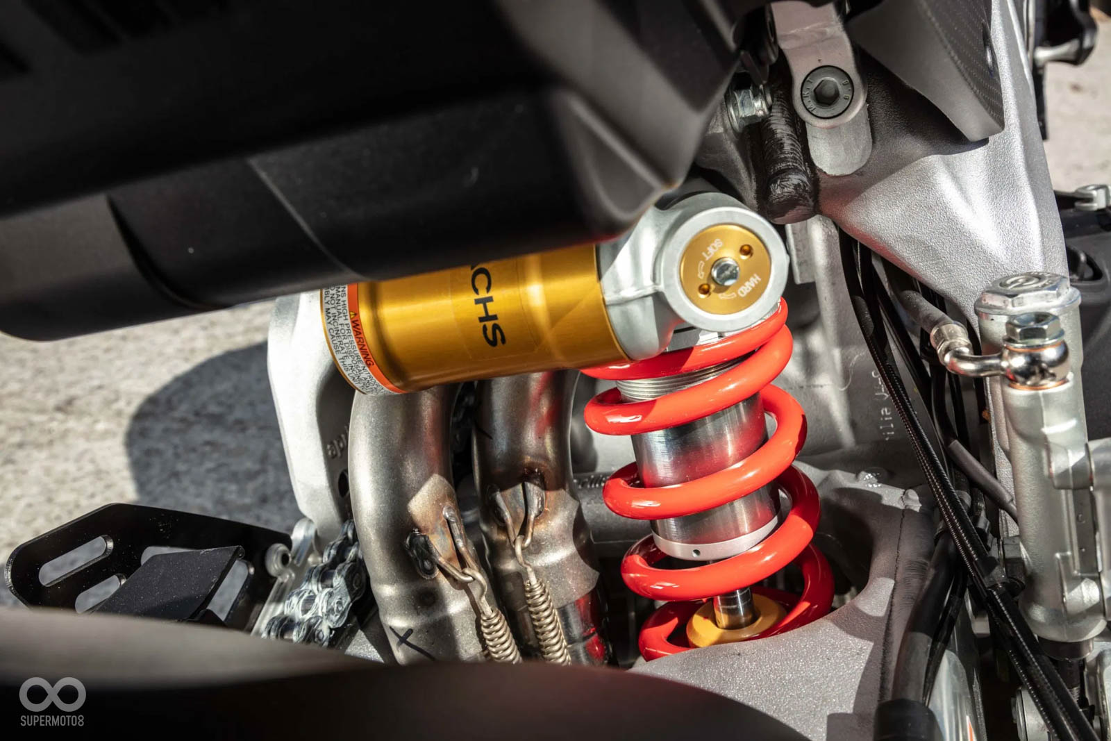 一般版使用Sachs前後懸吊