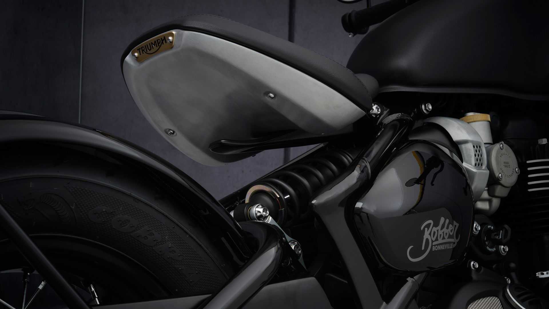 質感滿分的座椅搭配閃亮的Triumph銘牌