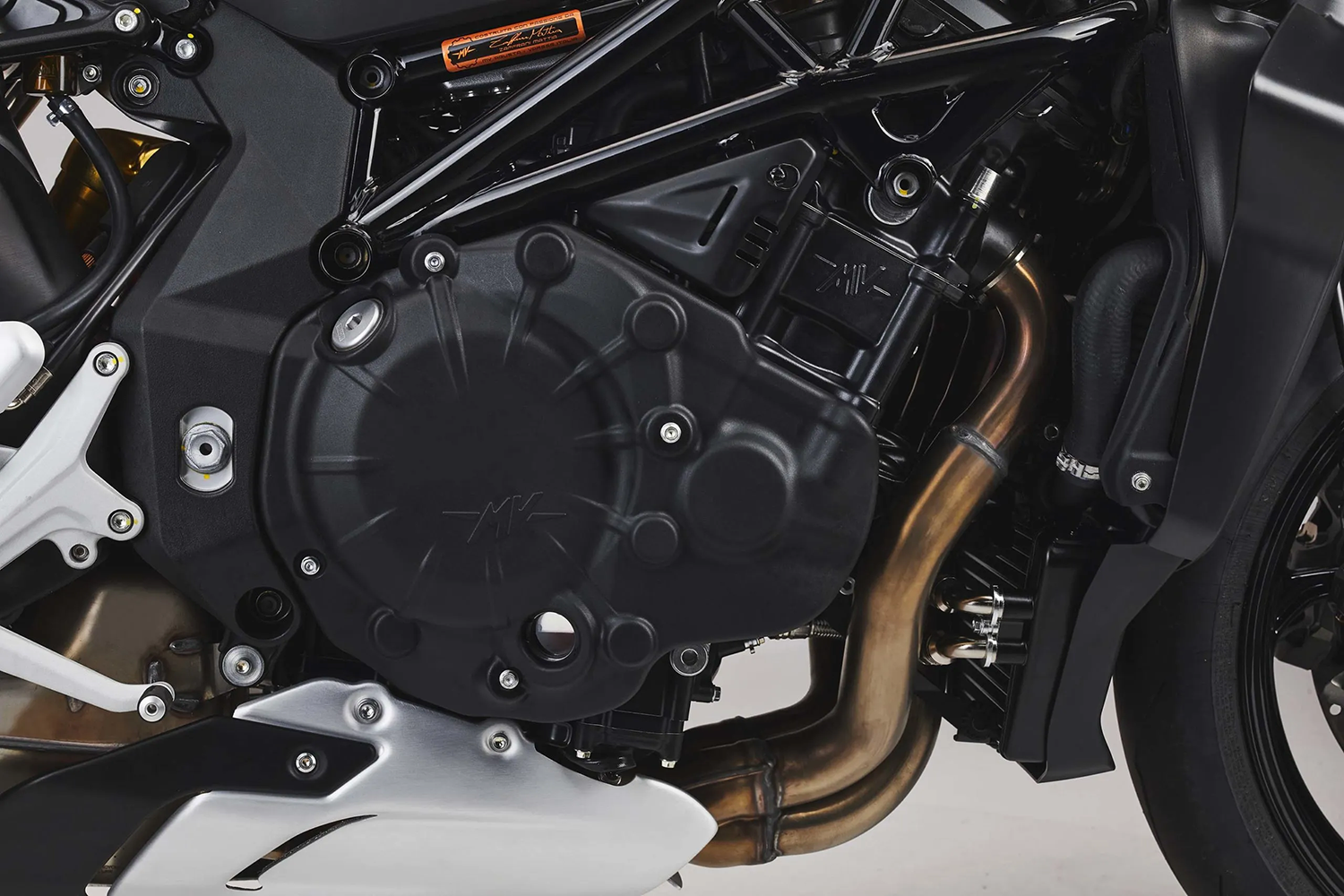 Brutale 1000 RS在性能表現上和RR版相同