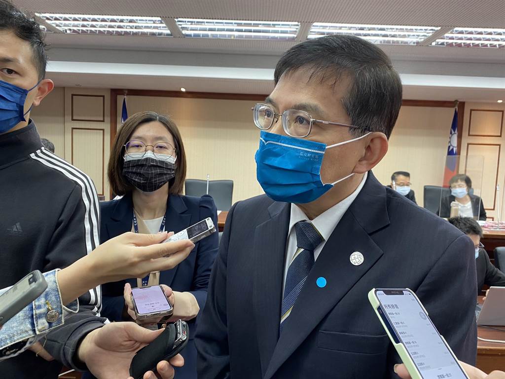 交通部長王國材表示將請公路總局評估白牌機車上蘇花改