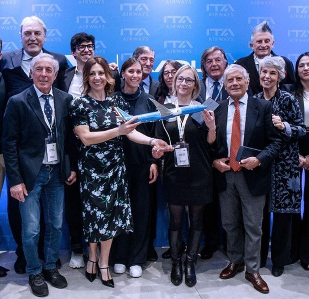 MotoGP傳奇車手Giacomo Agostini也同樣獲得ITA Airways的客機塗裝