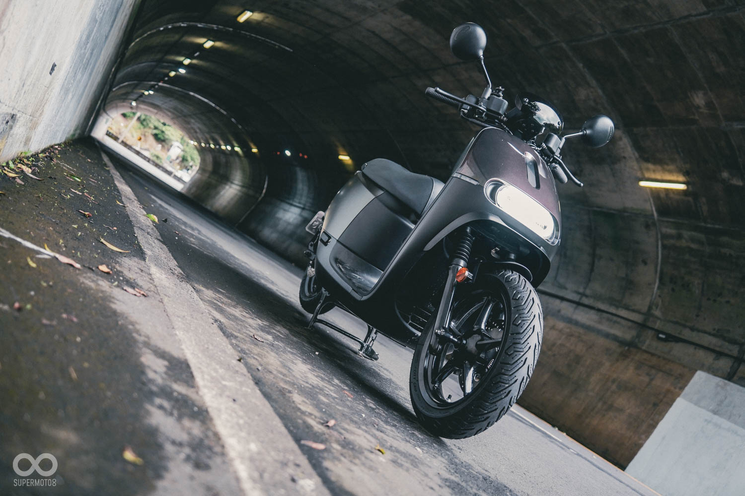 隧道口利用廣角鏡頭，能拍攝出極具張力的畫面