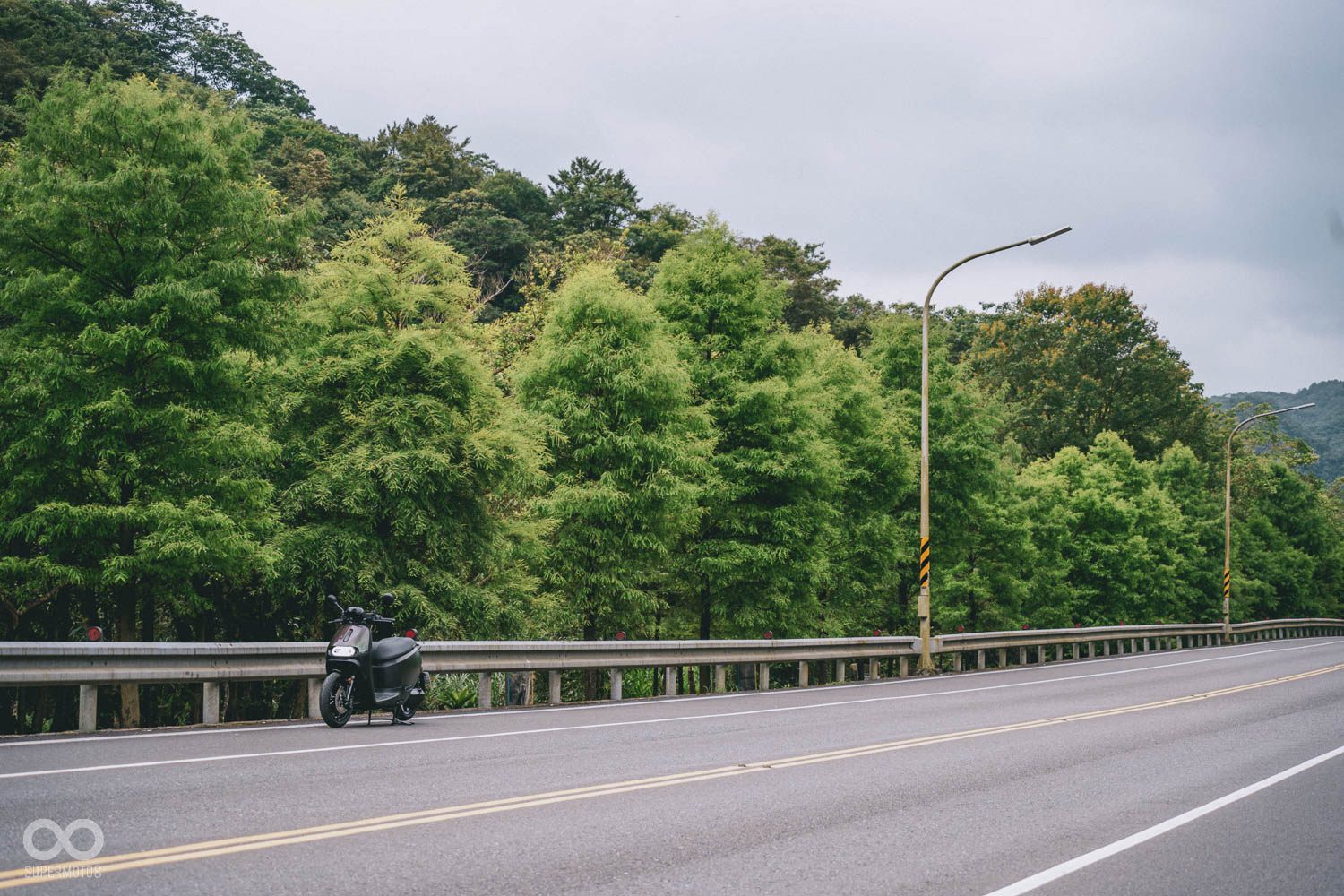平溪煤礦博物館旁的公路，有濃濃的日本感