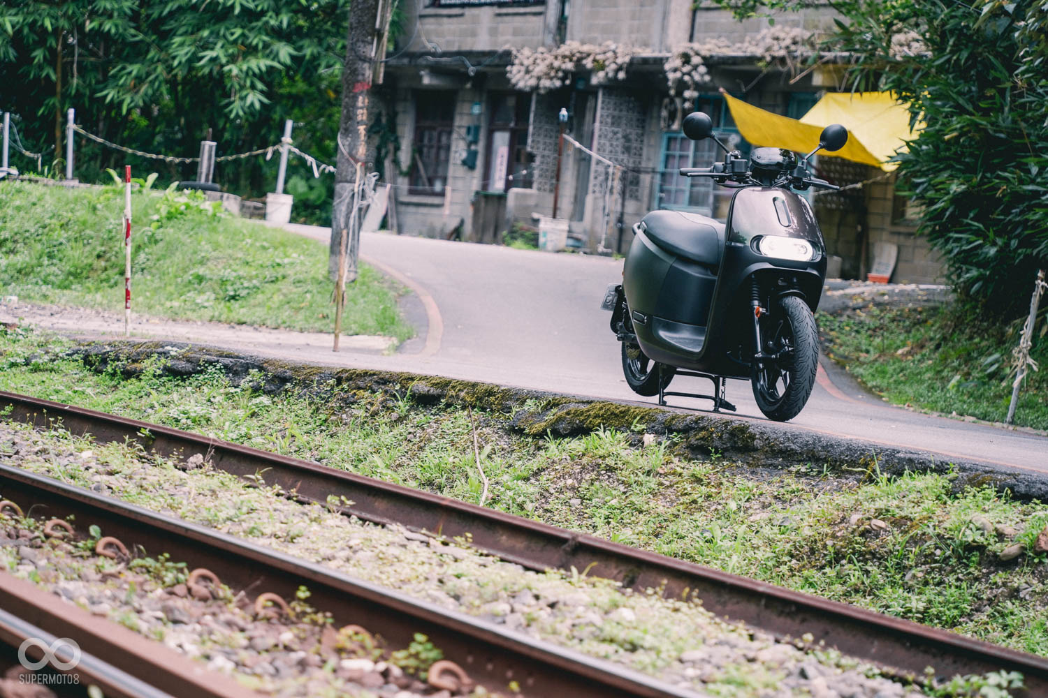 在火車軌道附近拍攝也要注意安全