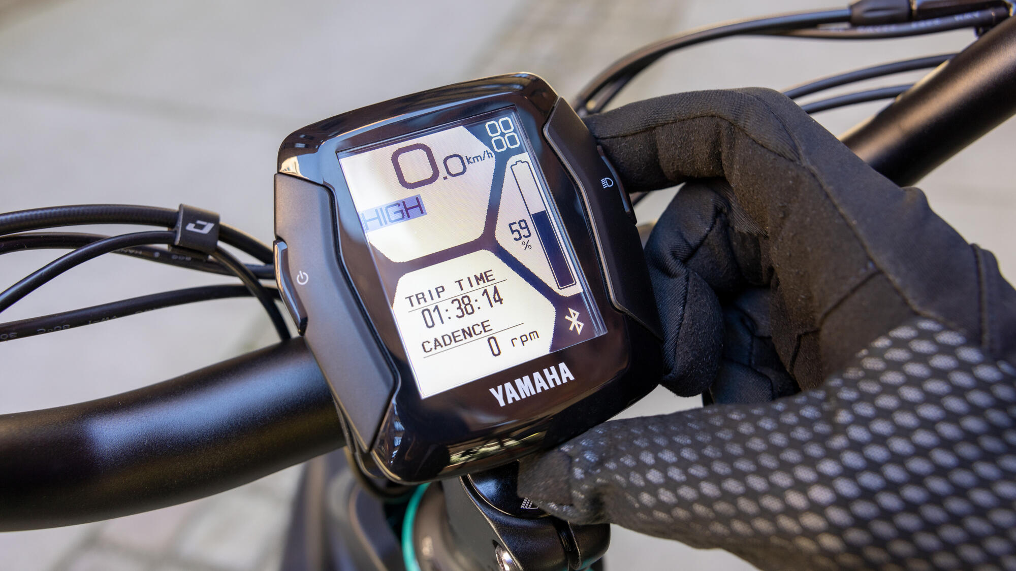 TFT儀表能顯示各種資訊，並支援手機連線功能