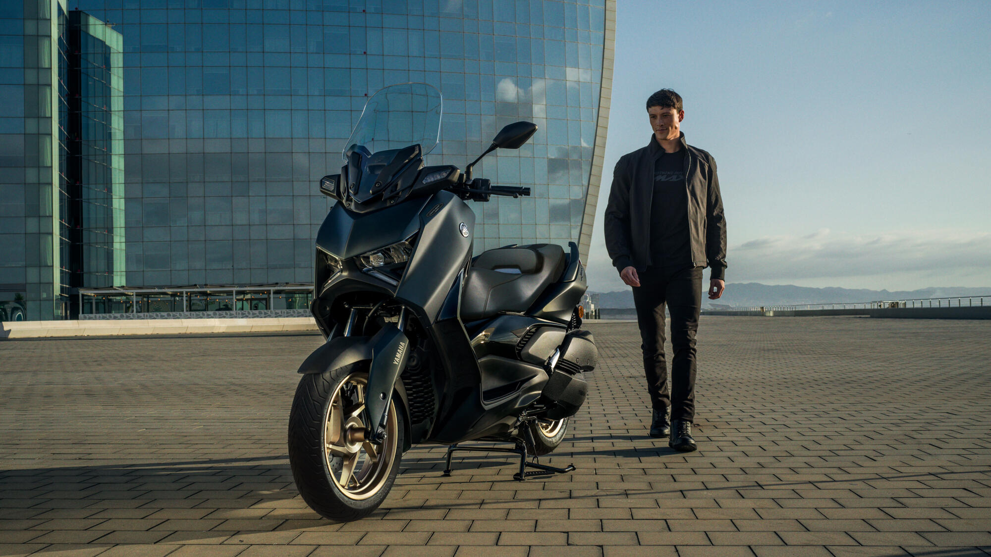 全新改款的YAMAHA XMAX300不論是在外型還是配備上都相當優異