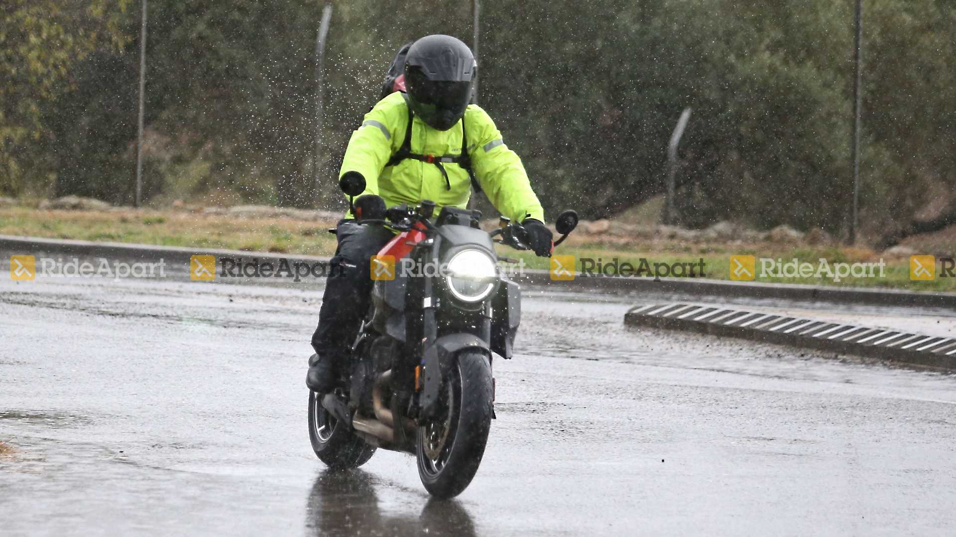 Vitpilen 1301車頭裝上一顆超大圓燈