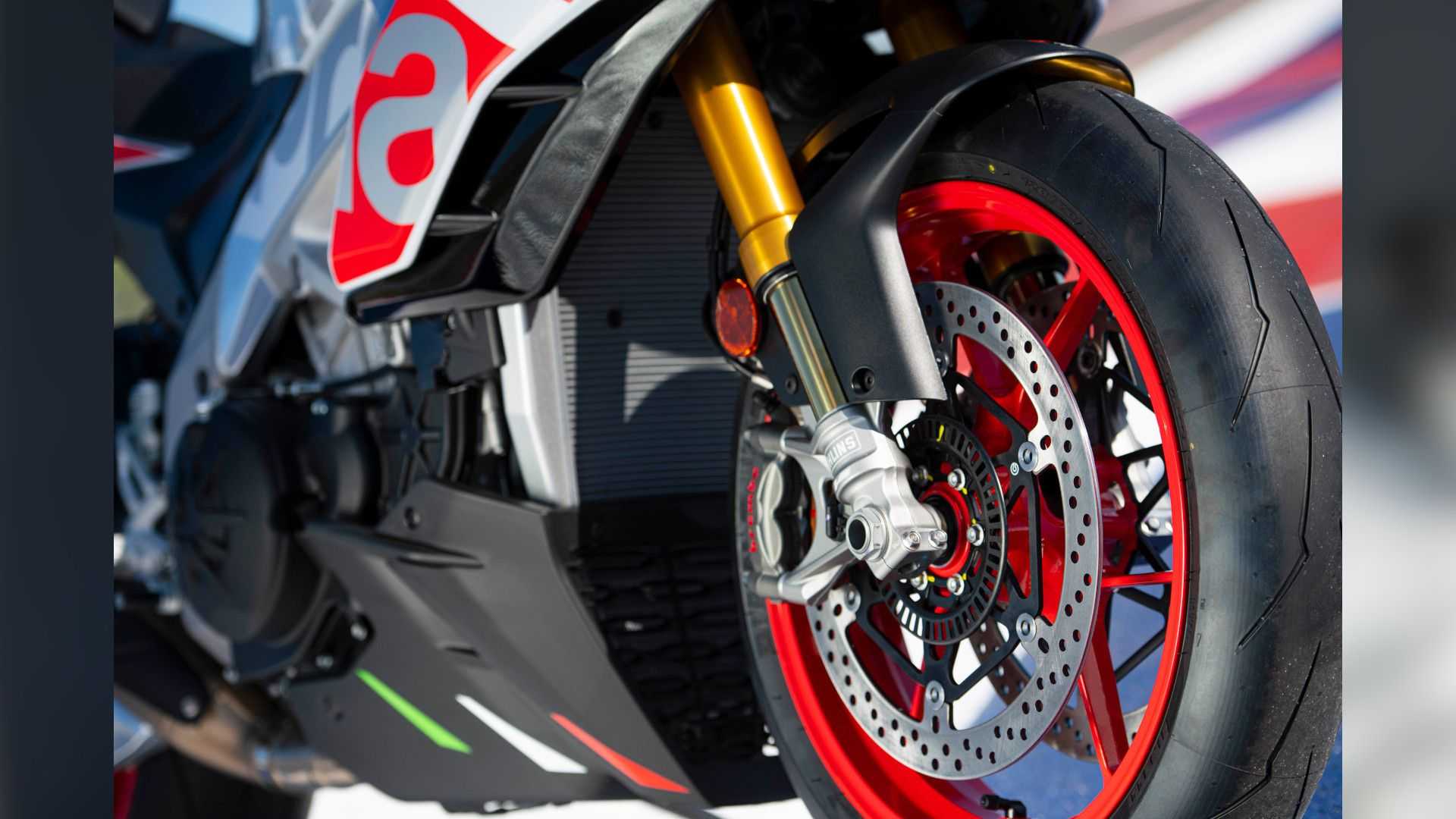 Öhlins Smart EC 2.0避震配上Brembo Stylema煞車卡鉗，輪圈也換裝輕量化的鍛造鋁圈