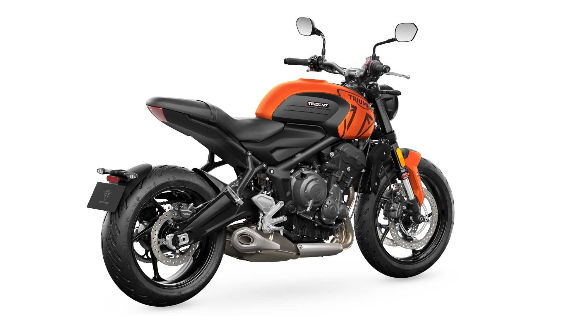 油箱上同樣有Triumph廠徽圖案