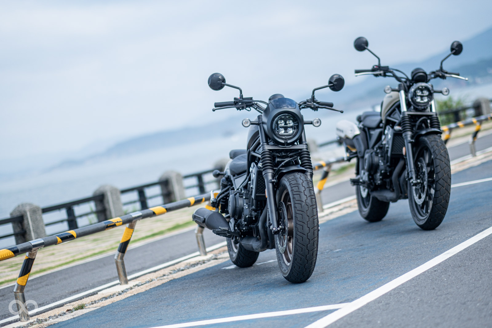 夏天騎車除了氣溫的考驗外,炙熱的引擎也令人難以招架,Honda Rebel 500和CL Street能否拯救力維和嗡嗡免於胯下火爐的考驗呢?
