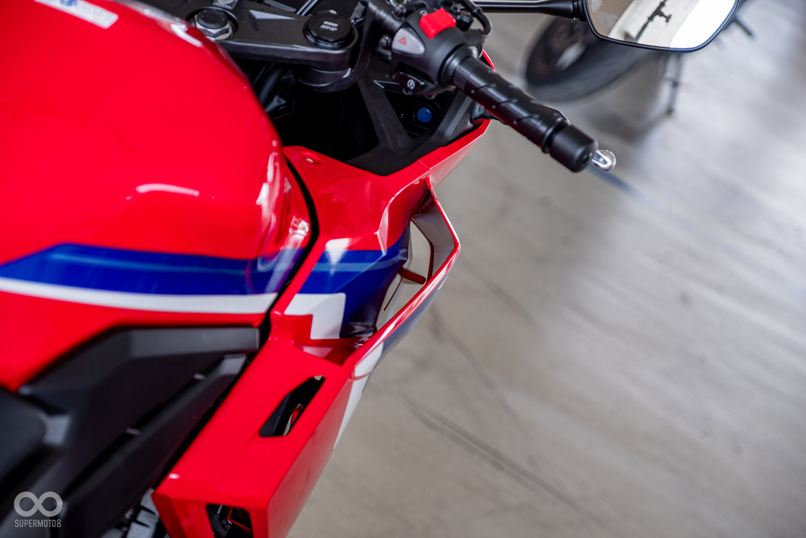 家族化外觀風格,讓 CBR500R 也有類似 RR-R 老大哥的外觀設計