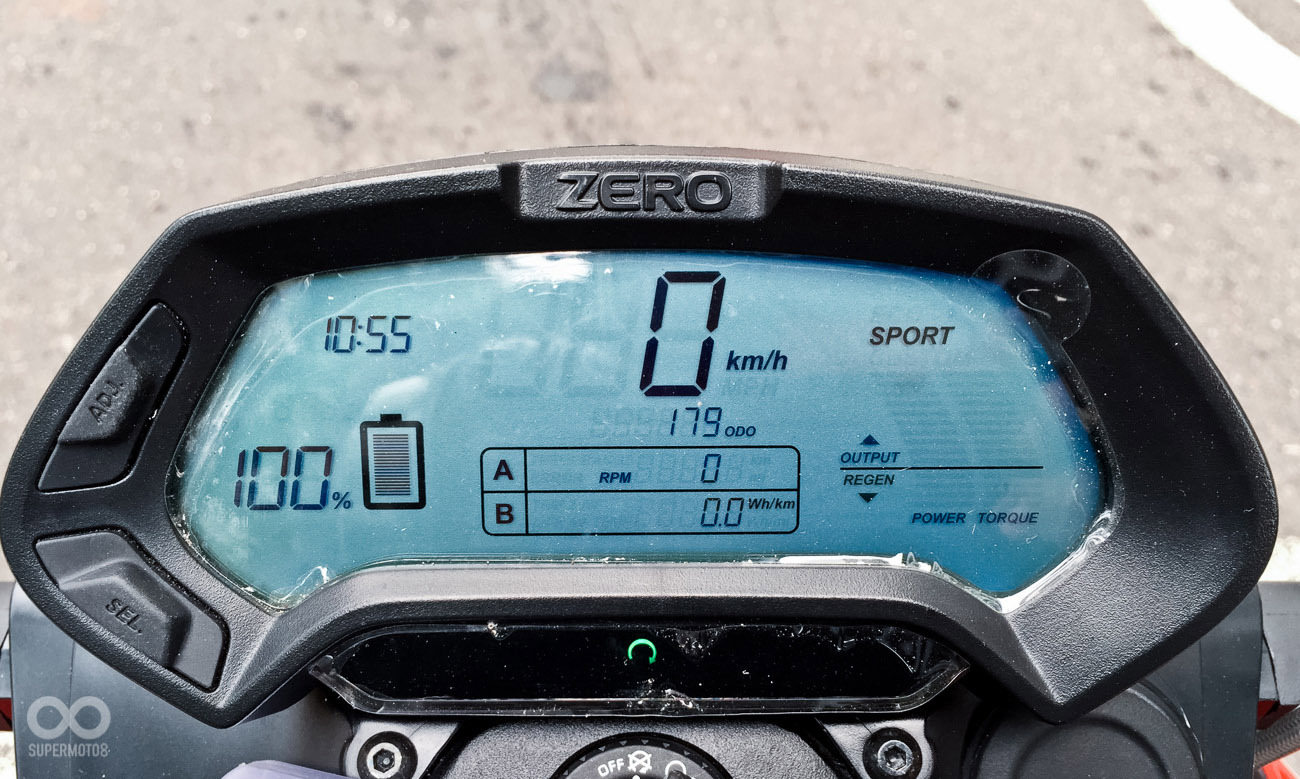 拿車時總里程為179km 電量100%