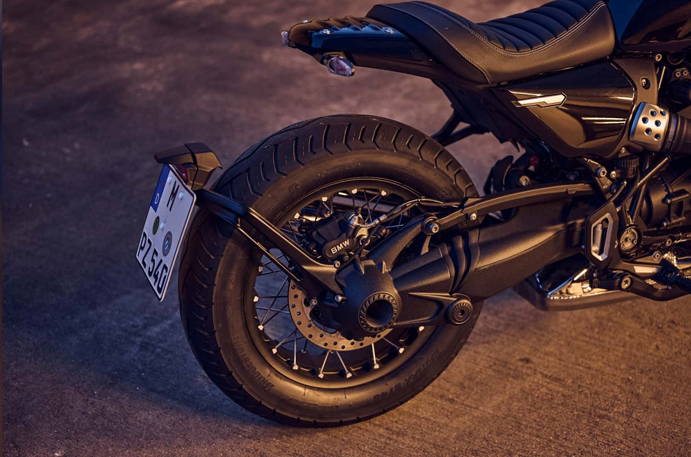 排架下移讓車後簍空的感覺十分帥氣