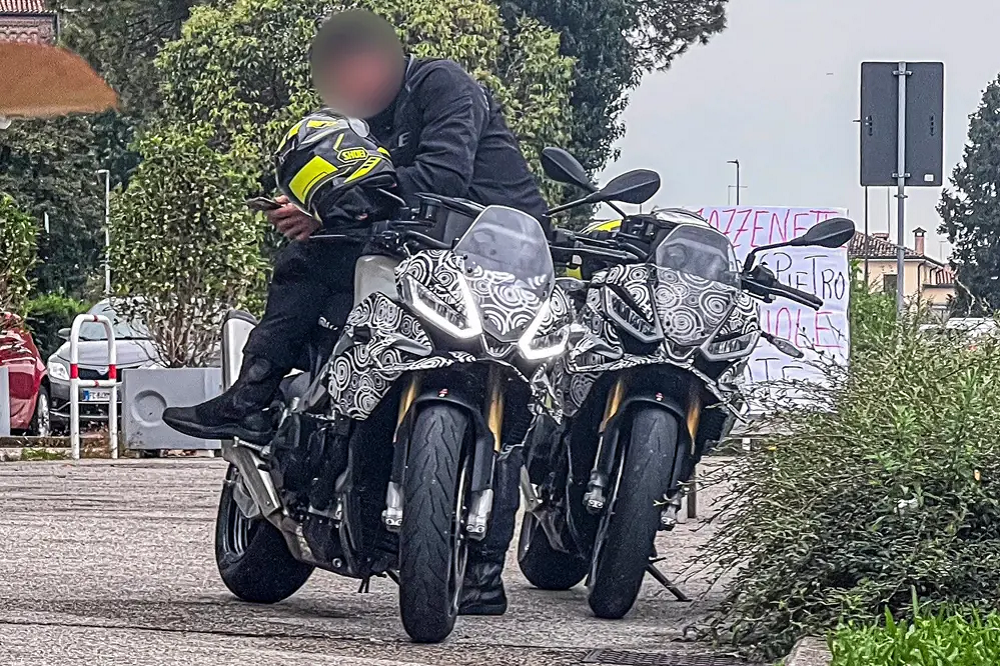 外媒最近捕捉到了Aprilia Tuono V4的測試車間諜照