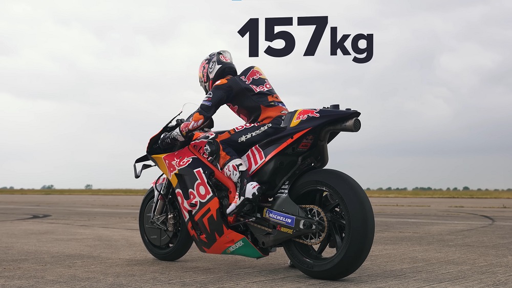 Dani Perdosa騎乘的RC16擁有270hp最大馬力和120Nm最大扭力，整台車重157公斤(包含車手重量)