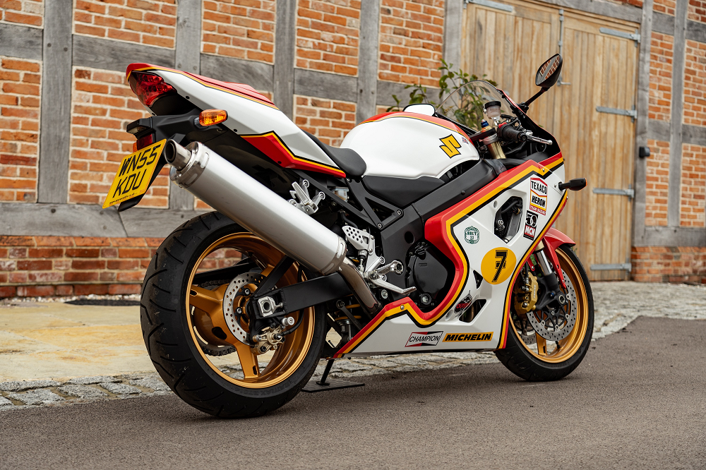 雖然推出距今20年左右的時間,但車輛的外型以現代審美來看還是相當帥氣