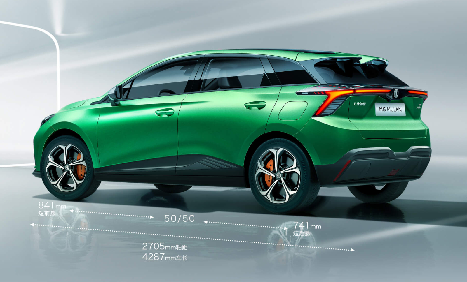 車側線條修長,搭配橘色噴塗卡鉗更顯帥氣