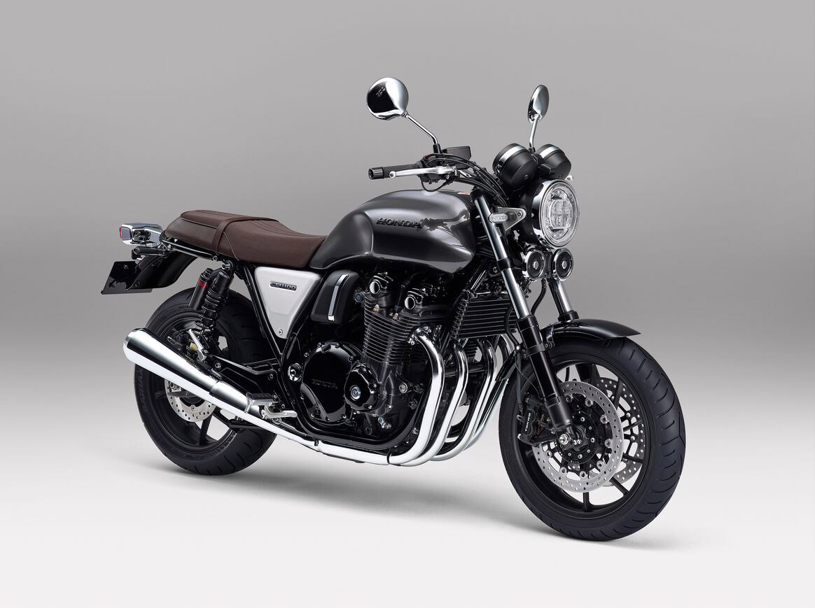 新配色大幅增加了黑色的使用,呈現出神秘且叛逆的質感