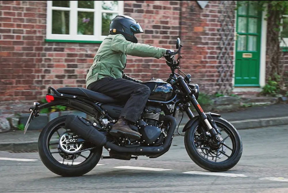 除了最近傳出Triumph有可能在今年米蘭車展亮相全新的小排氣量車型之外，最近外媒捕捉到他的身影