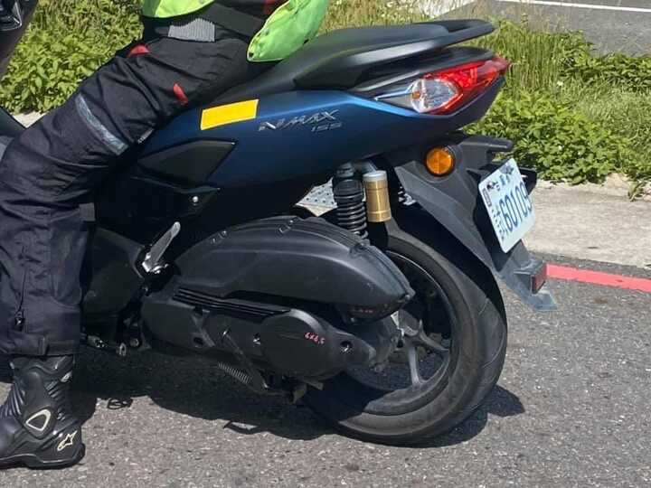 膠帶遮蔽的位置看起來很有可能就是TCS字樣的所在