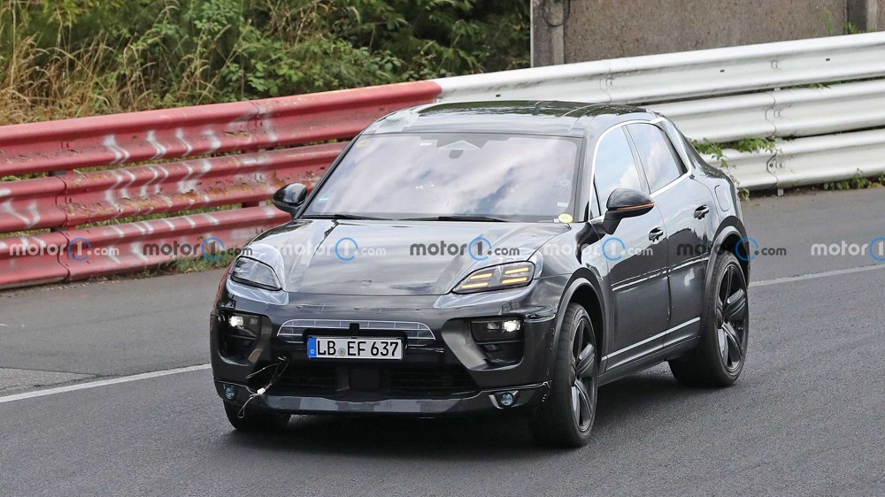 雖然車燈上也有著貼紙的偽裝,不過不能看出大燈的造型