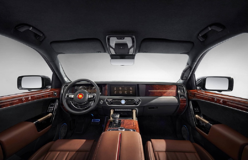 高級的用料材質再加上內裝配色的點綴，讓整台車裡面看起來更高級