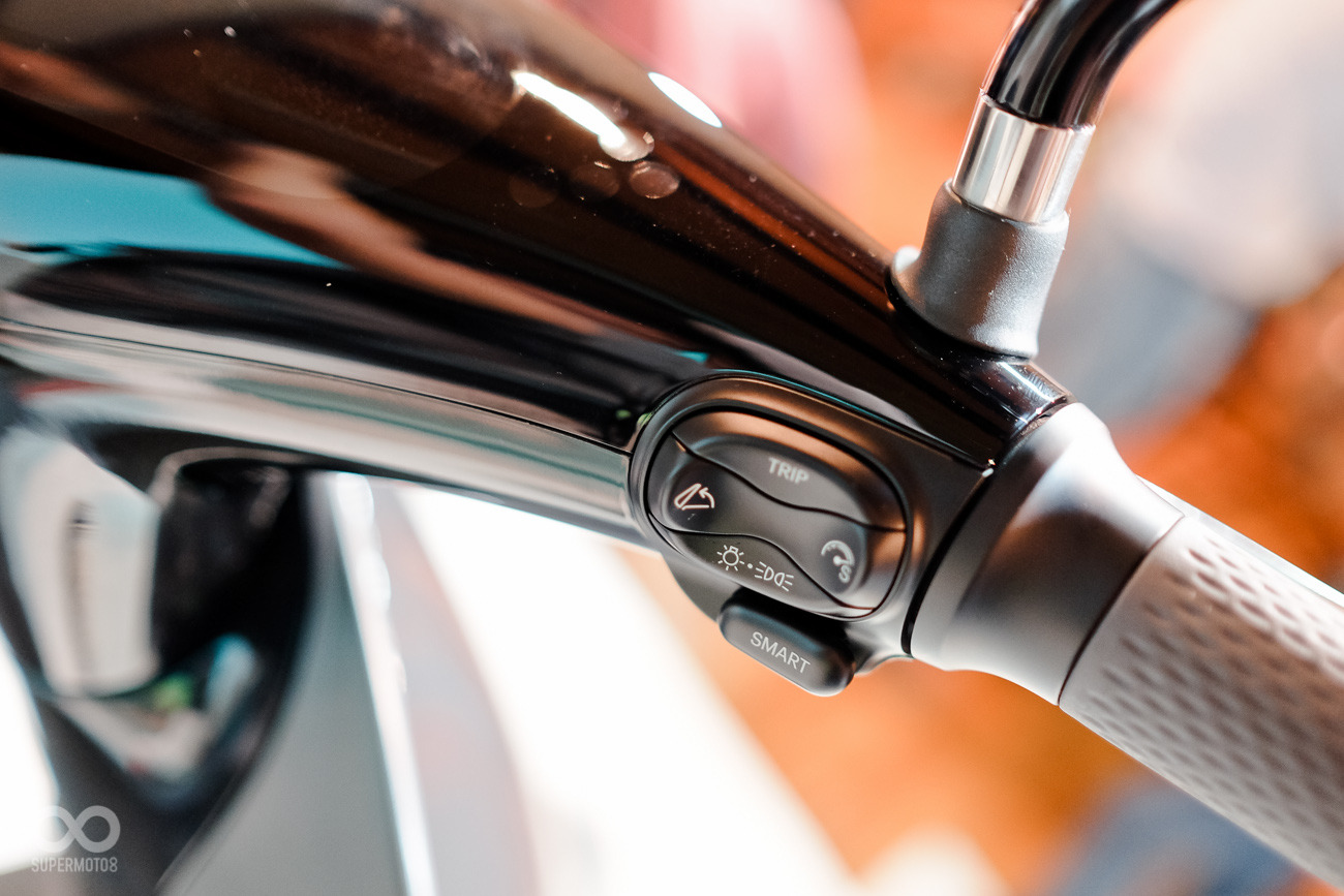 原按鈕為發光圖示,Lite改為印刷圖示