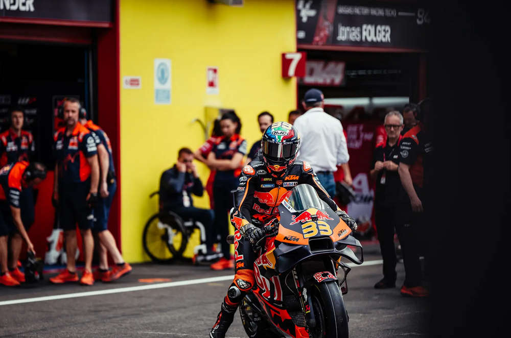 如果預算夠也不想實際騎看看這輛「賽道機器」,或許可以考慮入手他