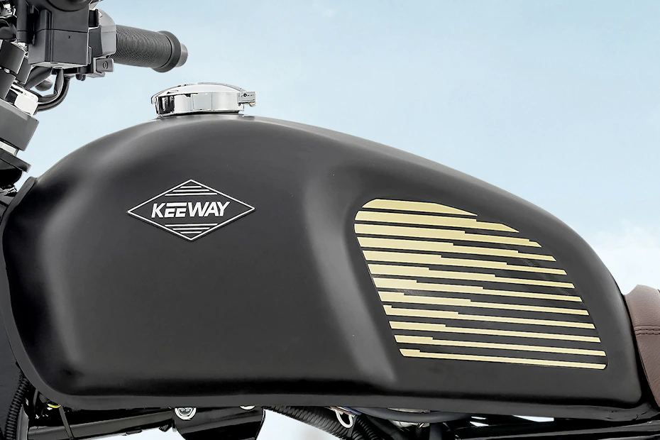 Keeway SR125藉由油箱和椅墊設計,襯托出與眾不同的質感