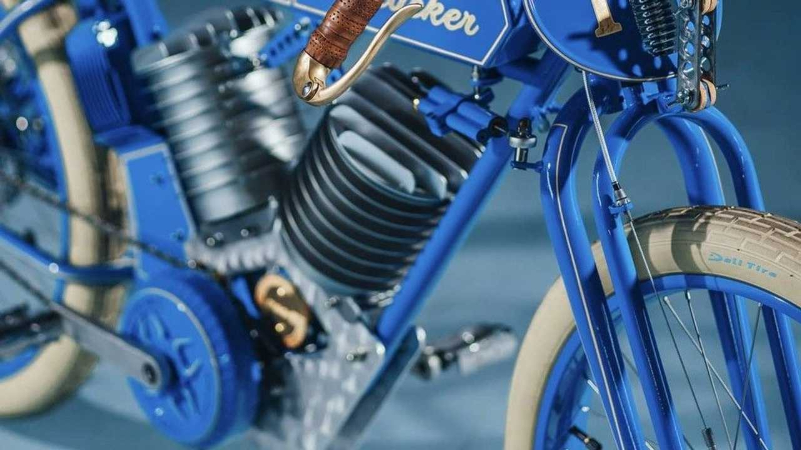 Elettracker的最大亮點在於近似V-Twin引擎的電池包