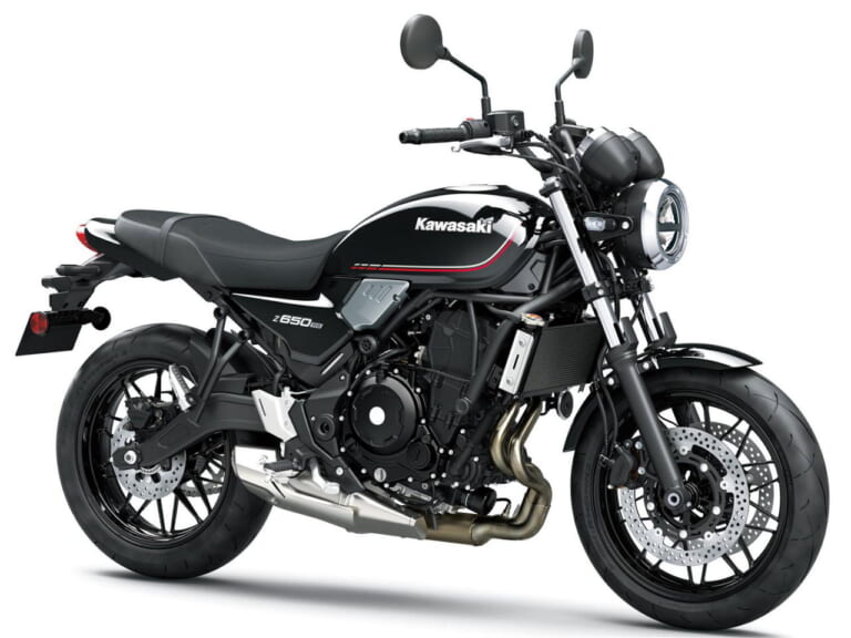 2023 Z650RS以紅色塗裝重新呈現圓潤的油箱線條