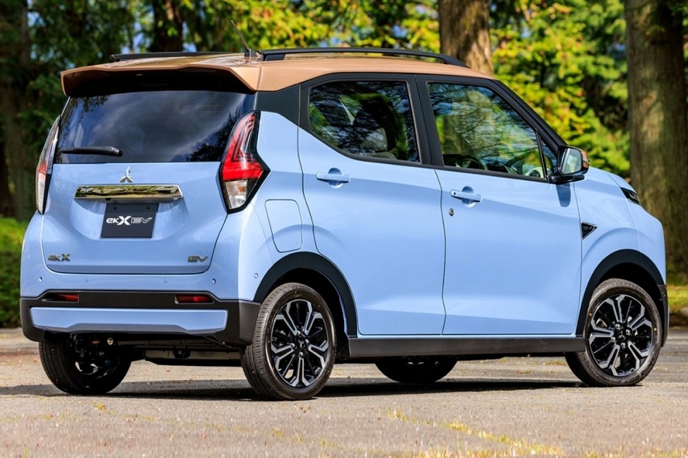 相較於車頭外觀,車尾造型相對簡約