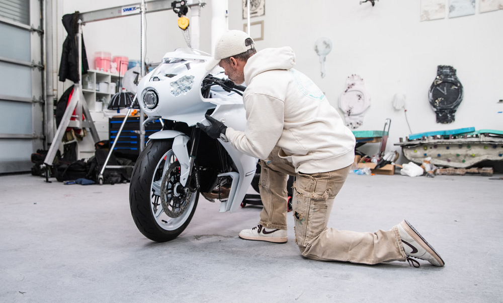 對這輛聯名車款有興趣的讀者們可能要無緣購入這款車,因為他全球只限量六台