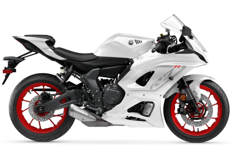 亮色系的塗裝看起來像是一匹高貴的白馬